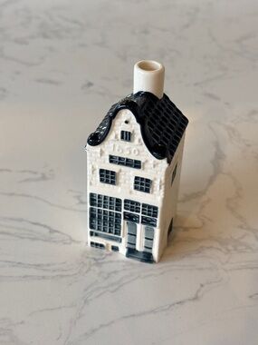 KLM #12 Blue Delft House by BOLS